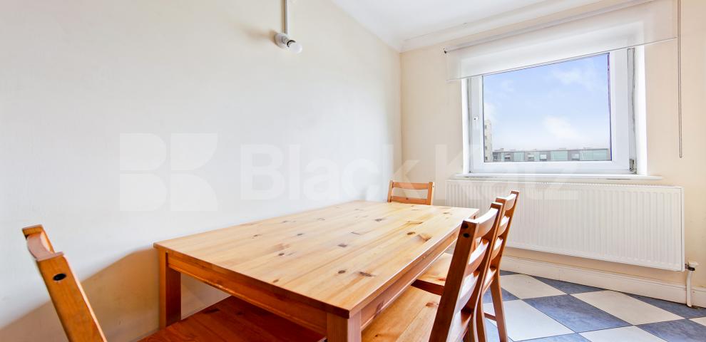 			UNDER OFFER , 3 Bedroom, 1 bath, 1 reception Apartment			 Windsor Court - Copers Road, Bermondsey